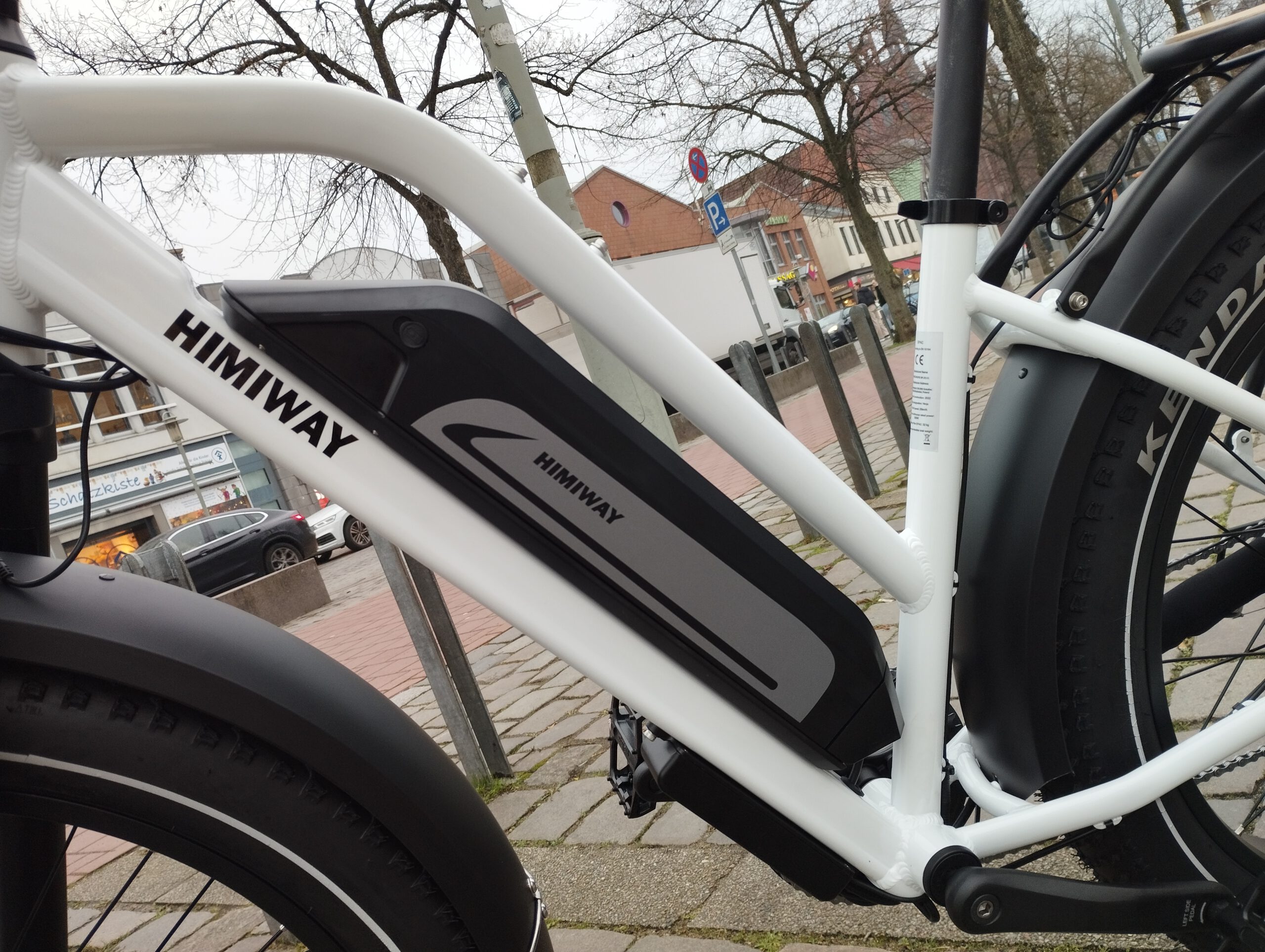 Das komfortable Rahmendesign vo Himiway Cruiser