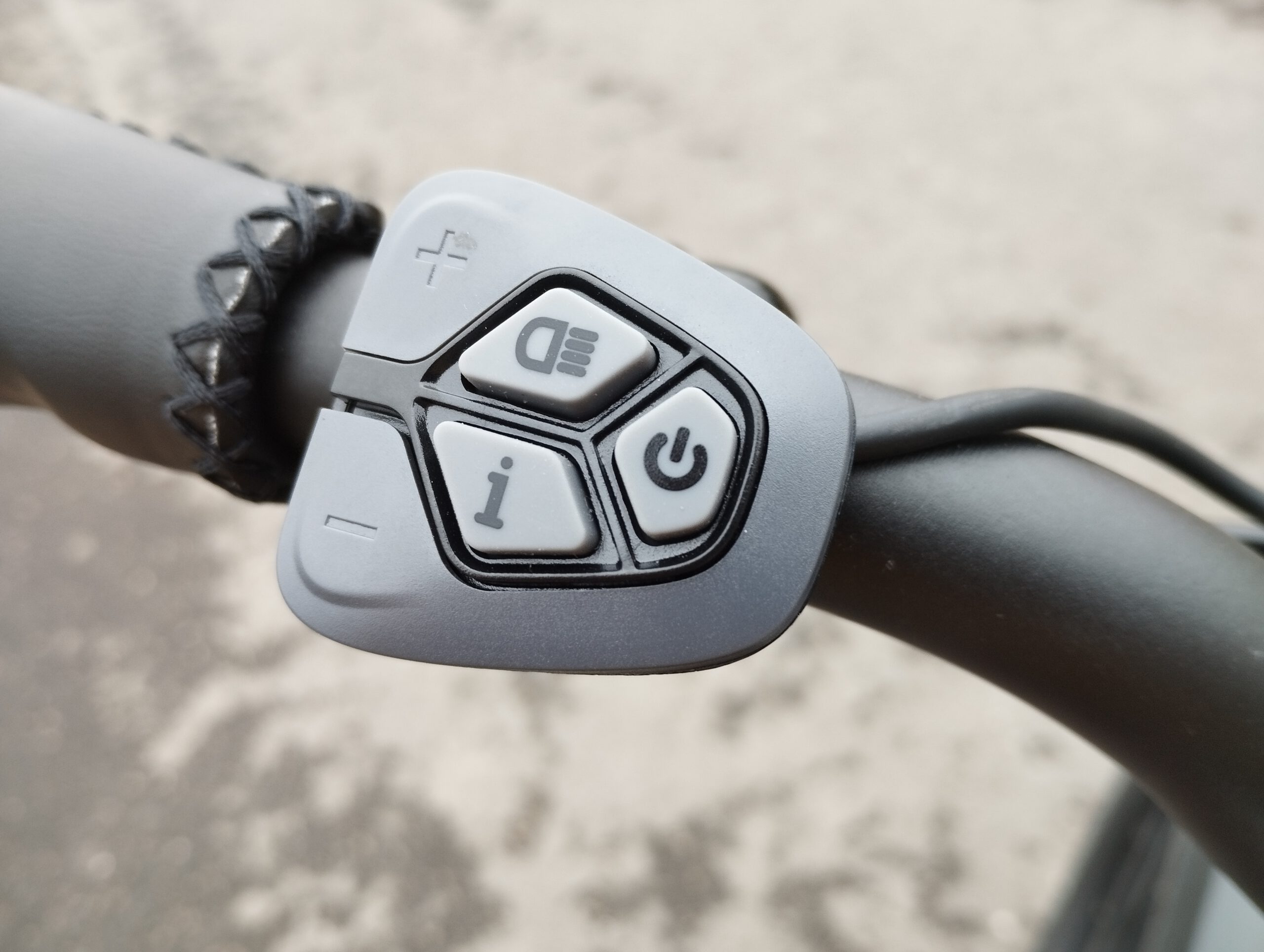 Himiway E-Bike Test: Bedienelement mit 5 Tasten