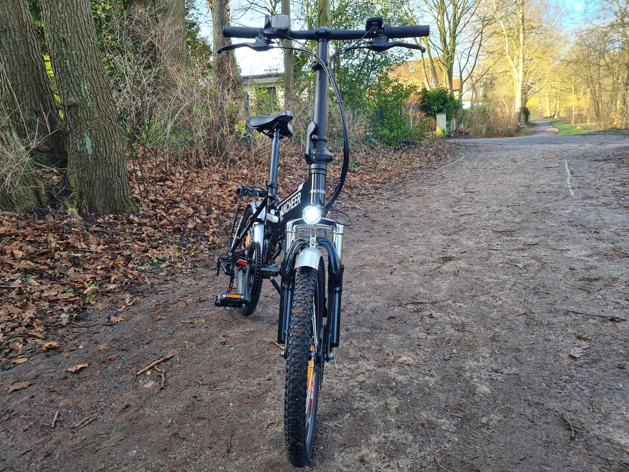 LED-Frontscheinwerfer im Ancheer E-Bike Test