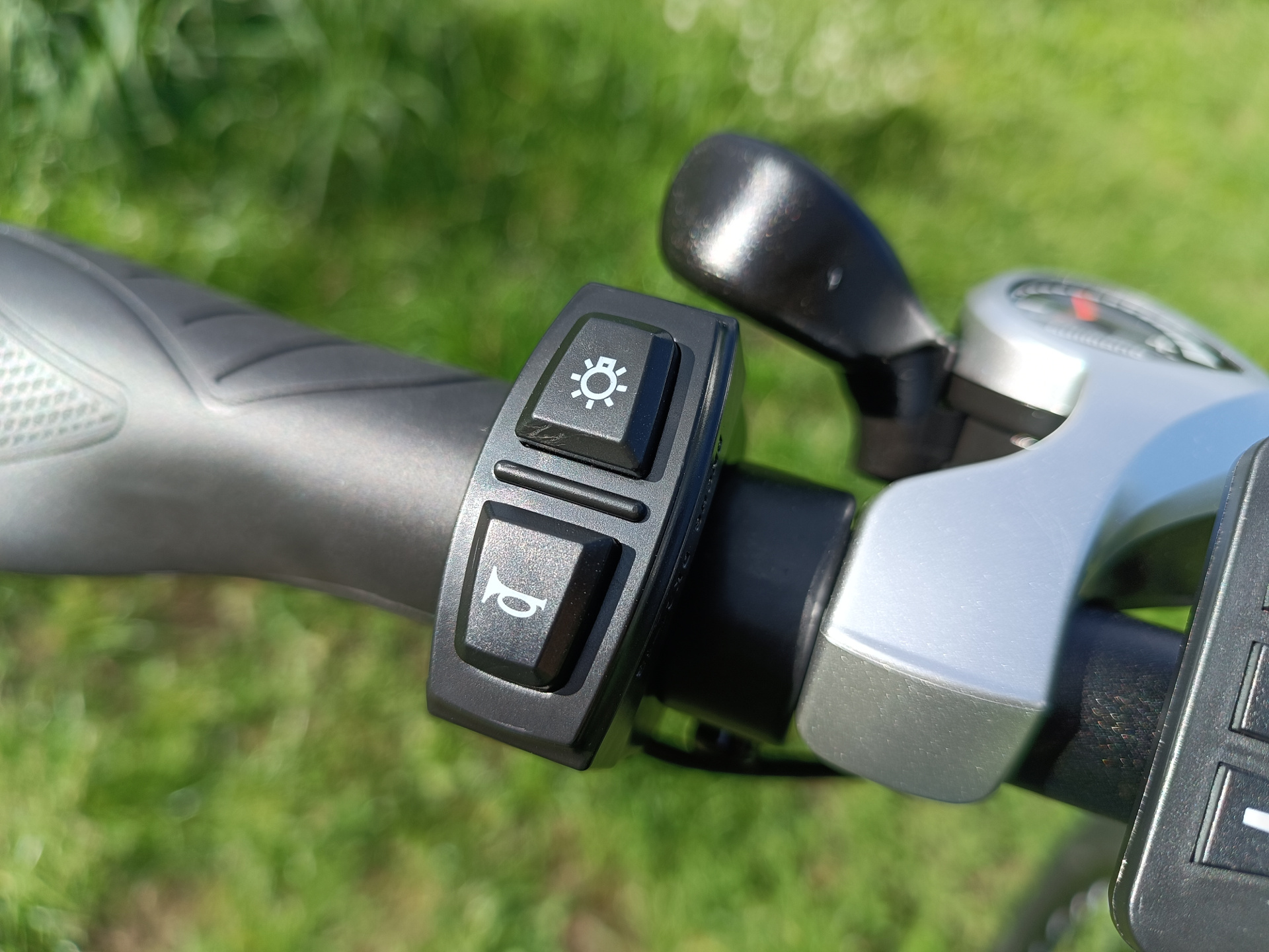 Intuitive Bedienung von Licht und Hupe des E-Bikes