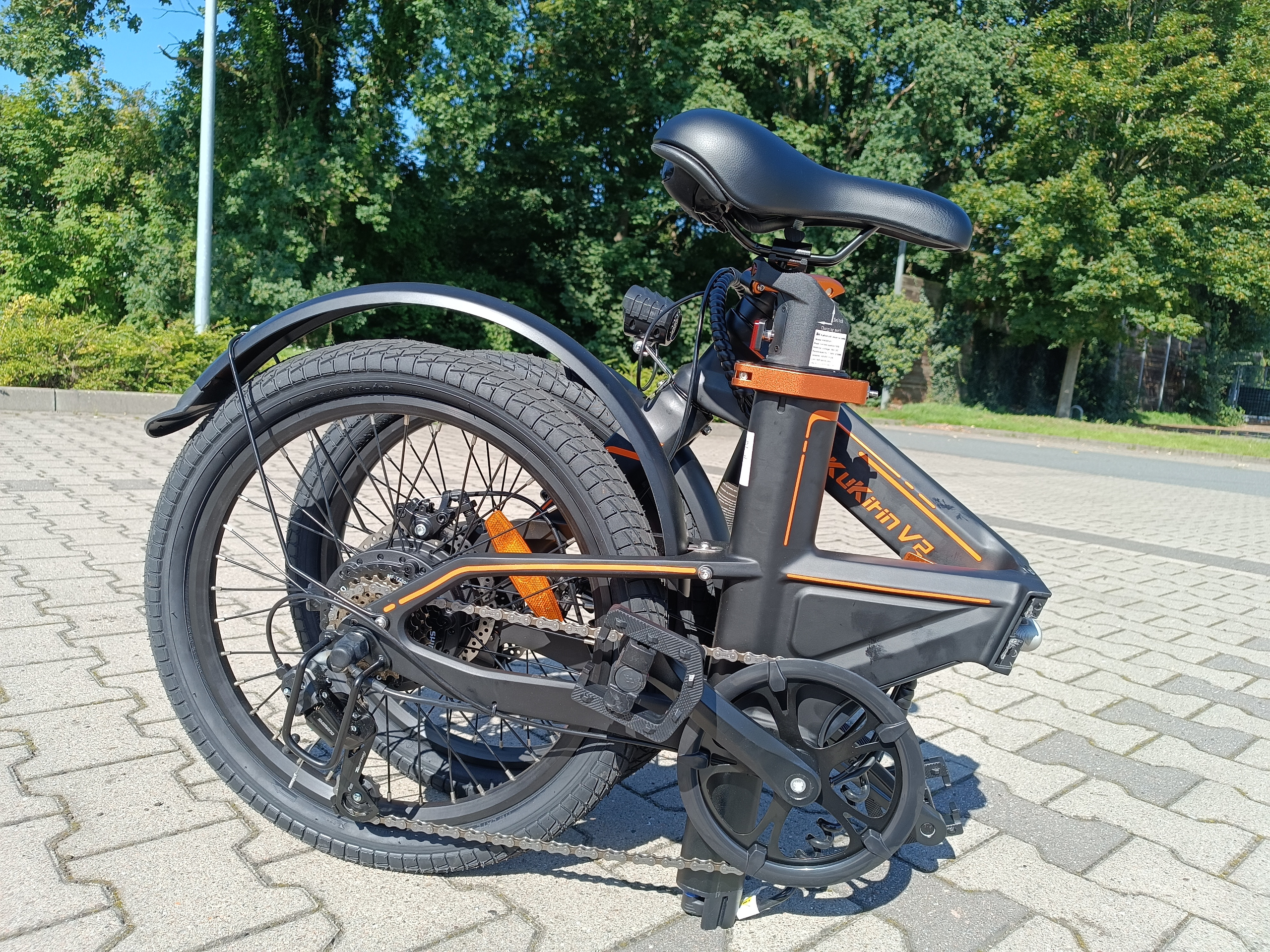 Mit wenigen Handgriffen lässt sich das E-Bike zusammenklappen