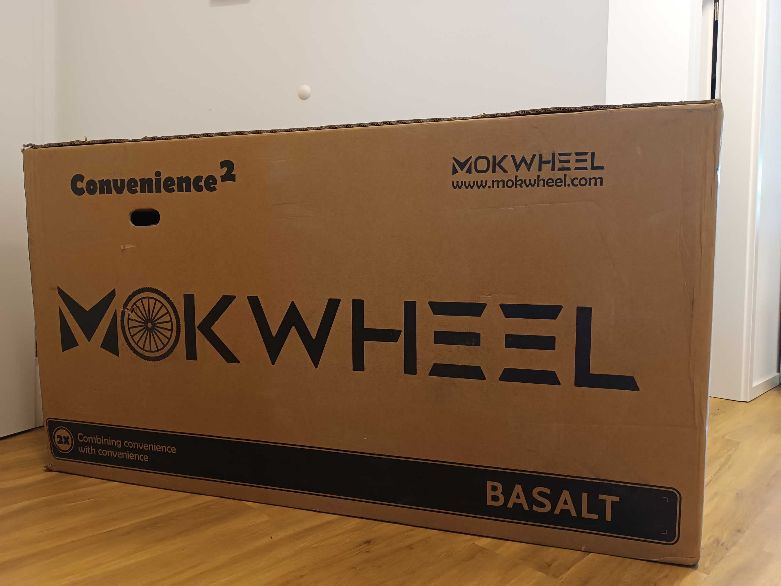 Geliefert wird das Mokwheel Basalt in einem sehr stabilen Karton