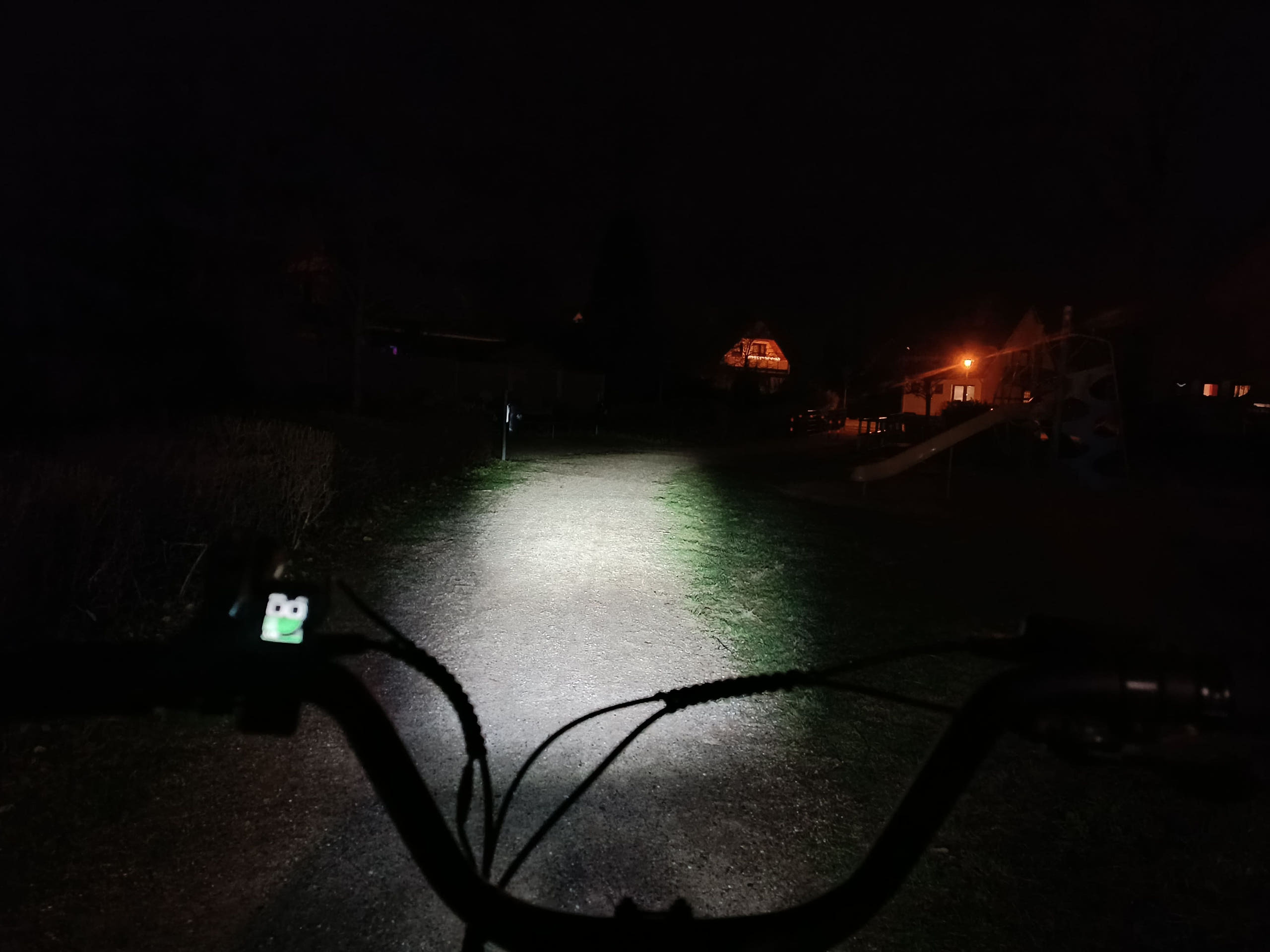 Der LED-Frontscheinwerfer bietet eine sehr gute Ausleuchtung | Quelle: ebiketester24.de