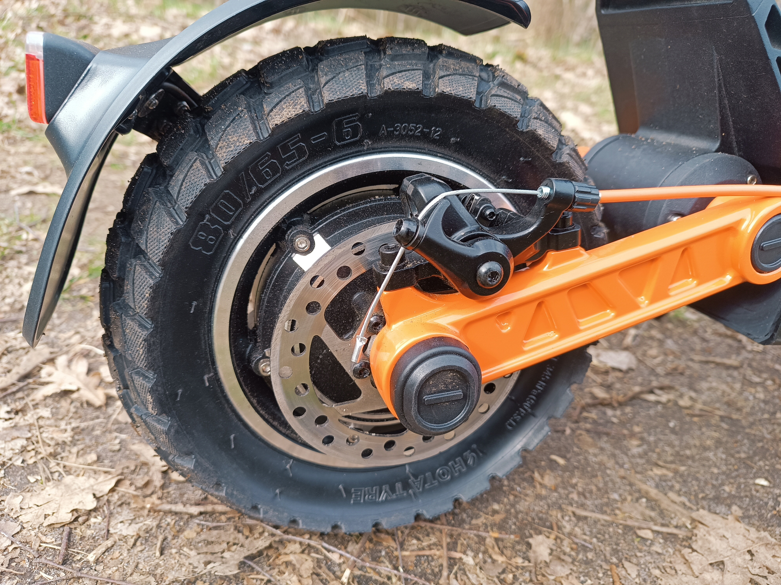 Beim Bremsen machen sich die Vorteile der breiten Reifen bemerkbar | Quelle: ebiketester24.de