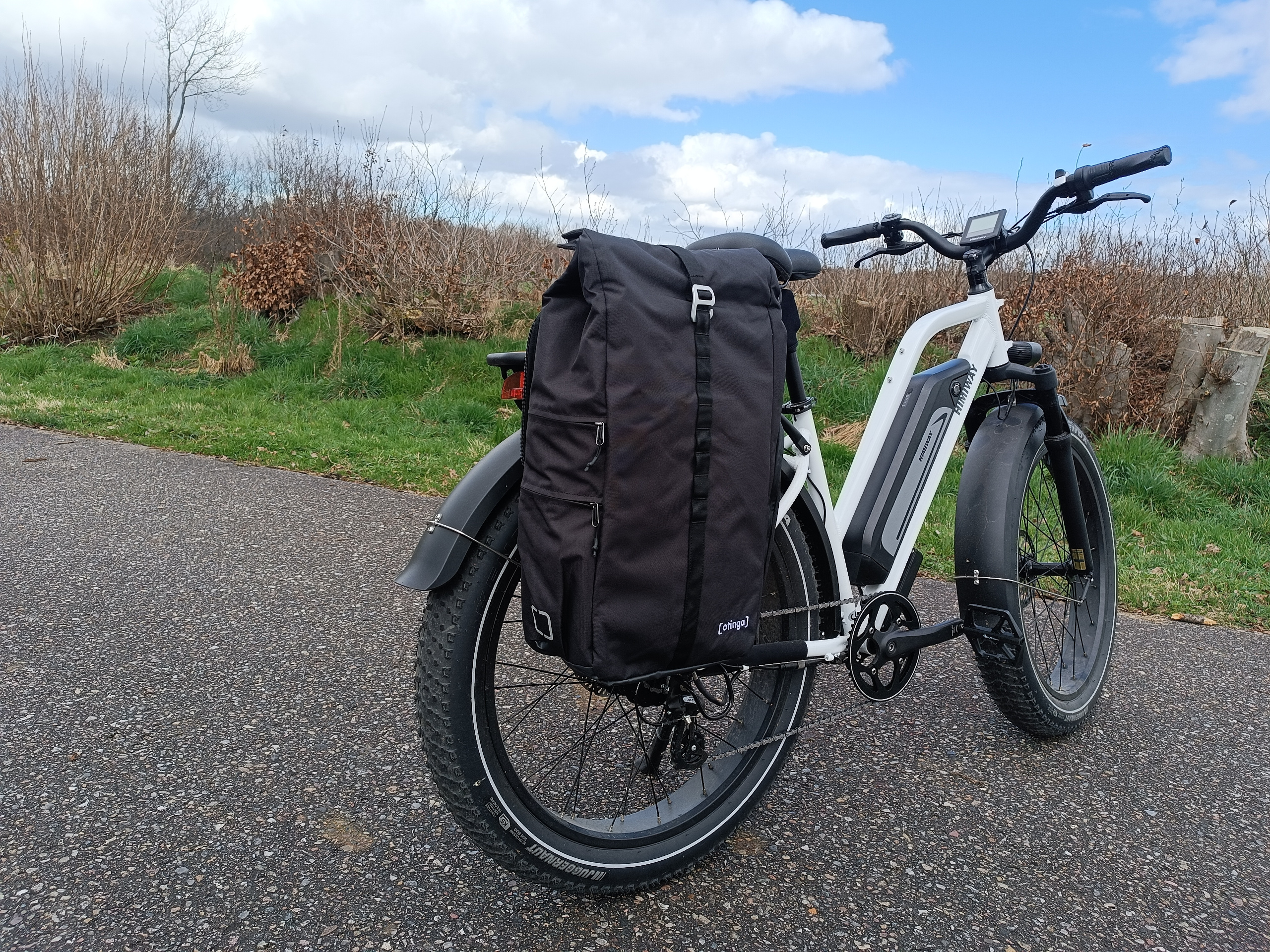 Mit aufgeklapptem Rolltop wächst der Stauraum auf 34 Liter | Quelle: ebiketester24.de