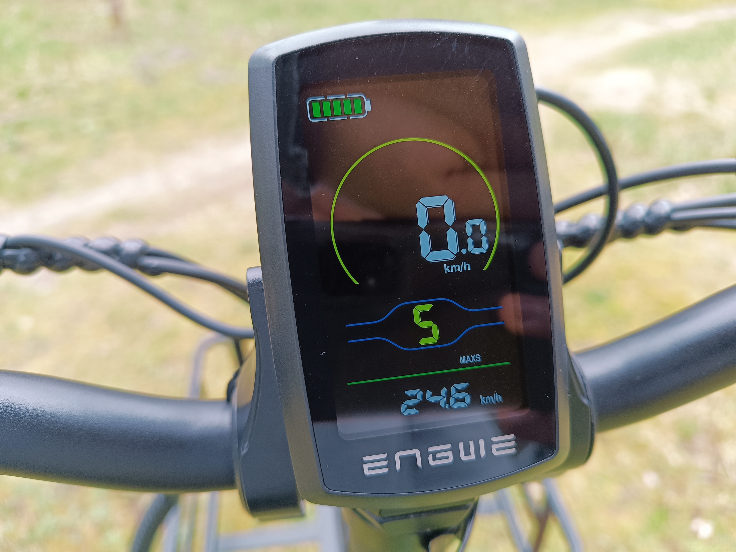 Auf dem LED-Display können alle wichtigen Infos abgelesen werden | Quelle: ebiketester24.de