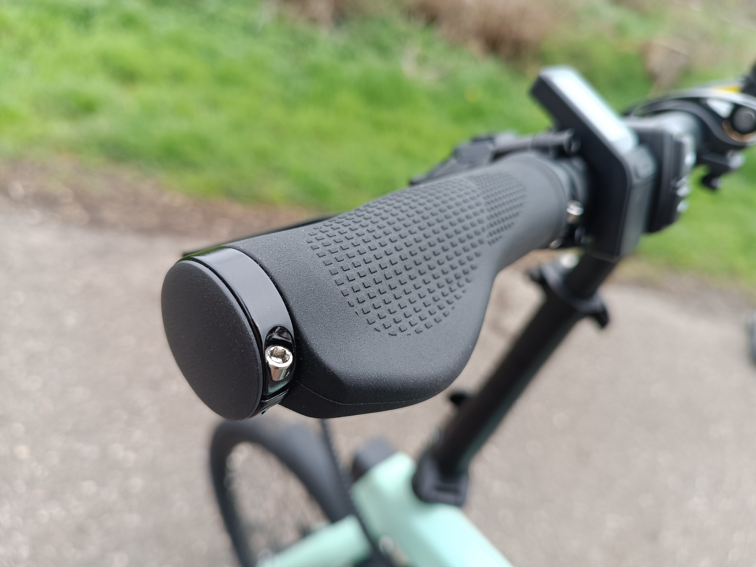 Die ergonomischen Lenkergriffe gefallen mir wirklich sehr | Quelle: ebiketester24.de