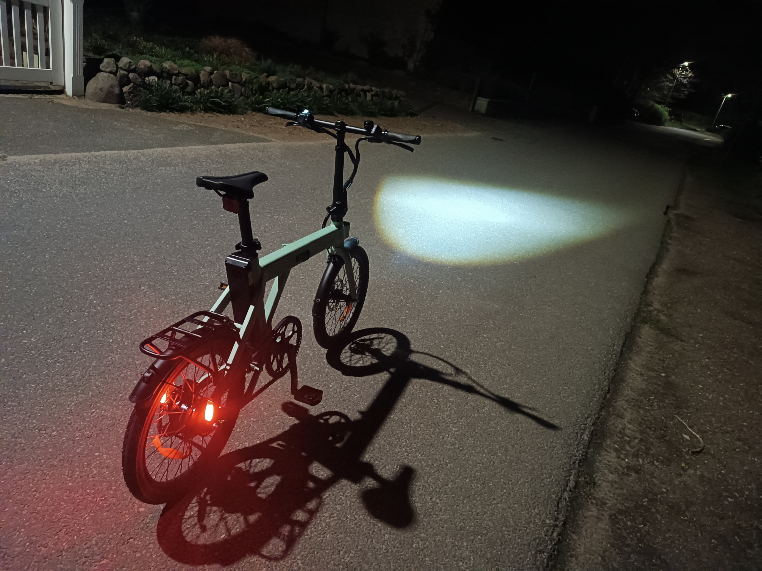 Der Lichtkegel ist leider sehr klein und bietet wenig Sicht | Quelle: ebiketester24.de