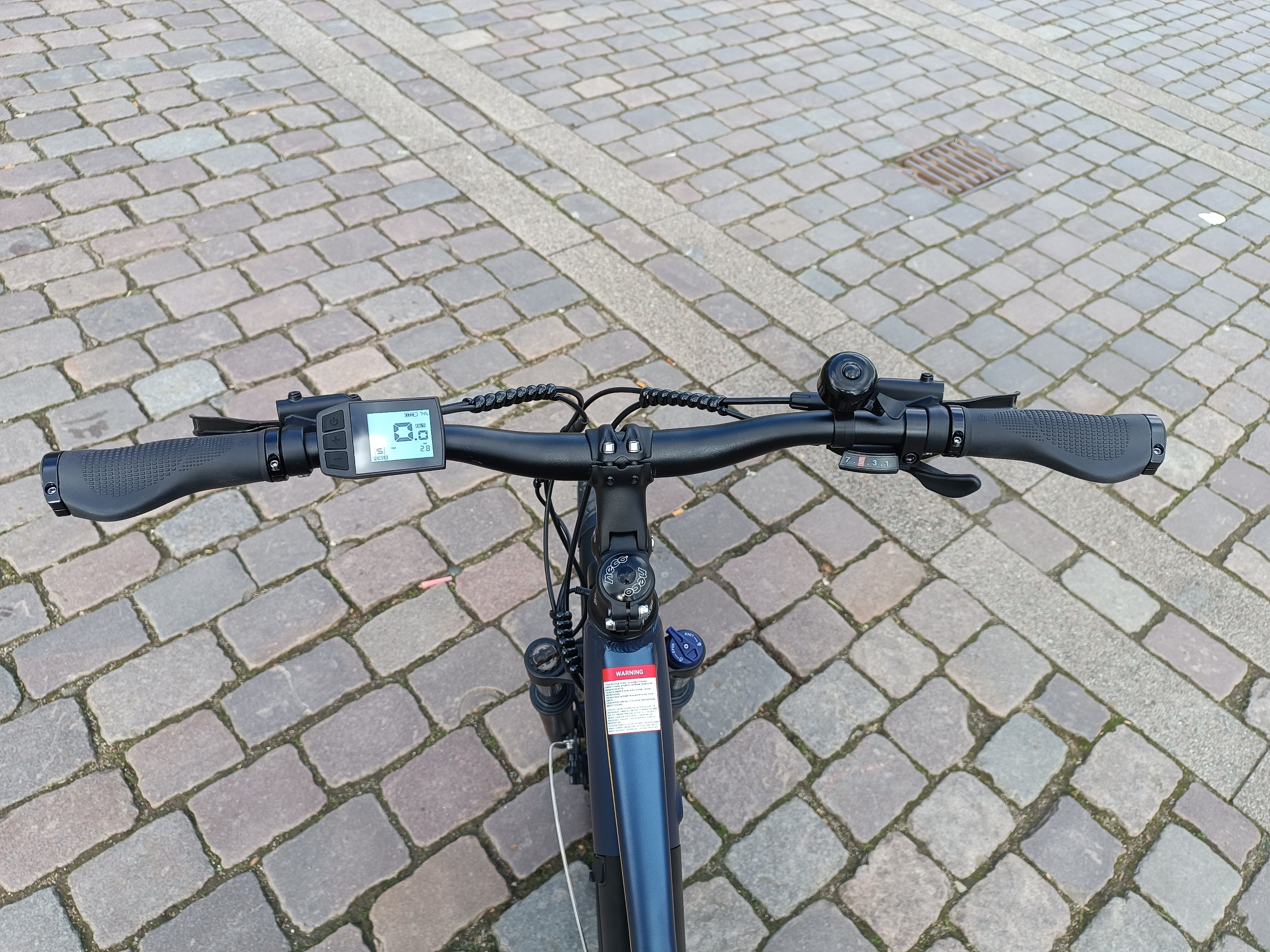 Das Cockpit wirkt beim Eleglide C1 sehr aufgeräumt | Quelle: ebiketester24.de