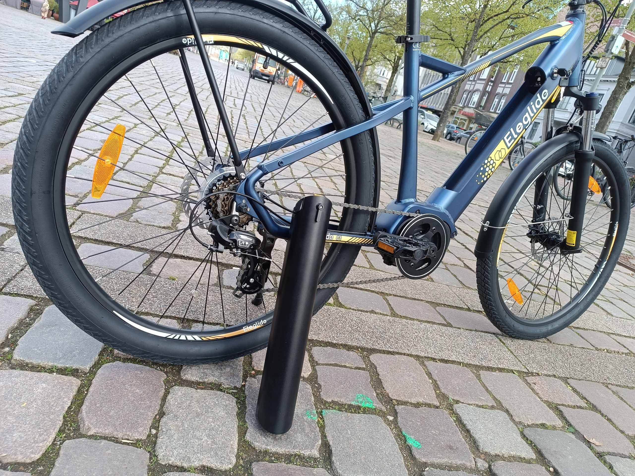 Der Akku kann zum Laden ganz einfach entnommen werden | Quelle: ebiketester24.de