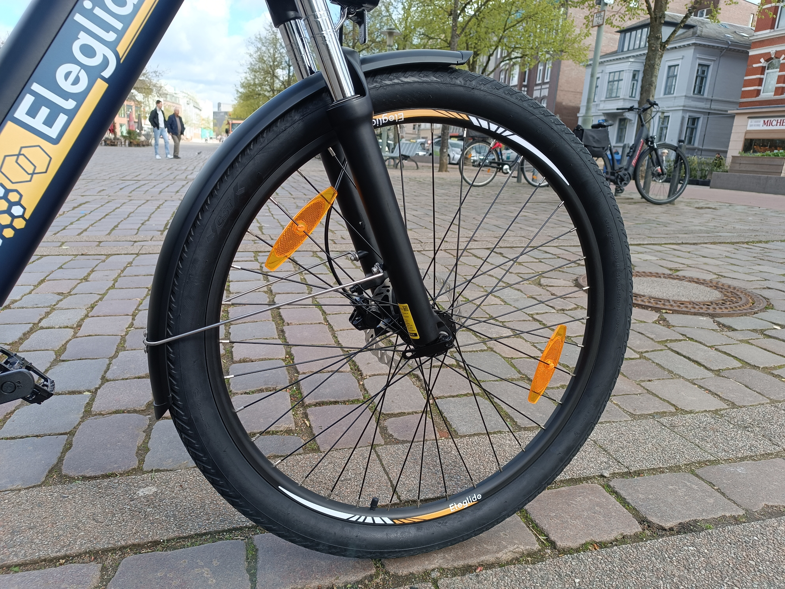 Die Bremshebel sind sehr ergonomisch angeordnet | Quelle: ebiketester24.de