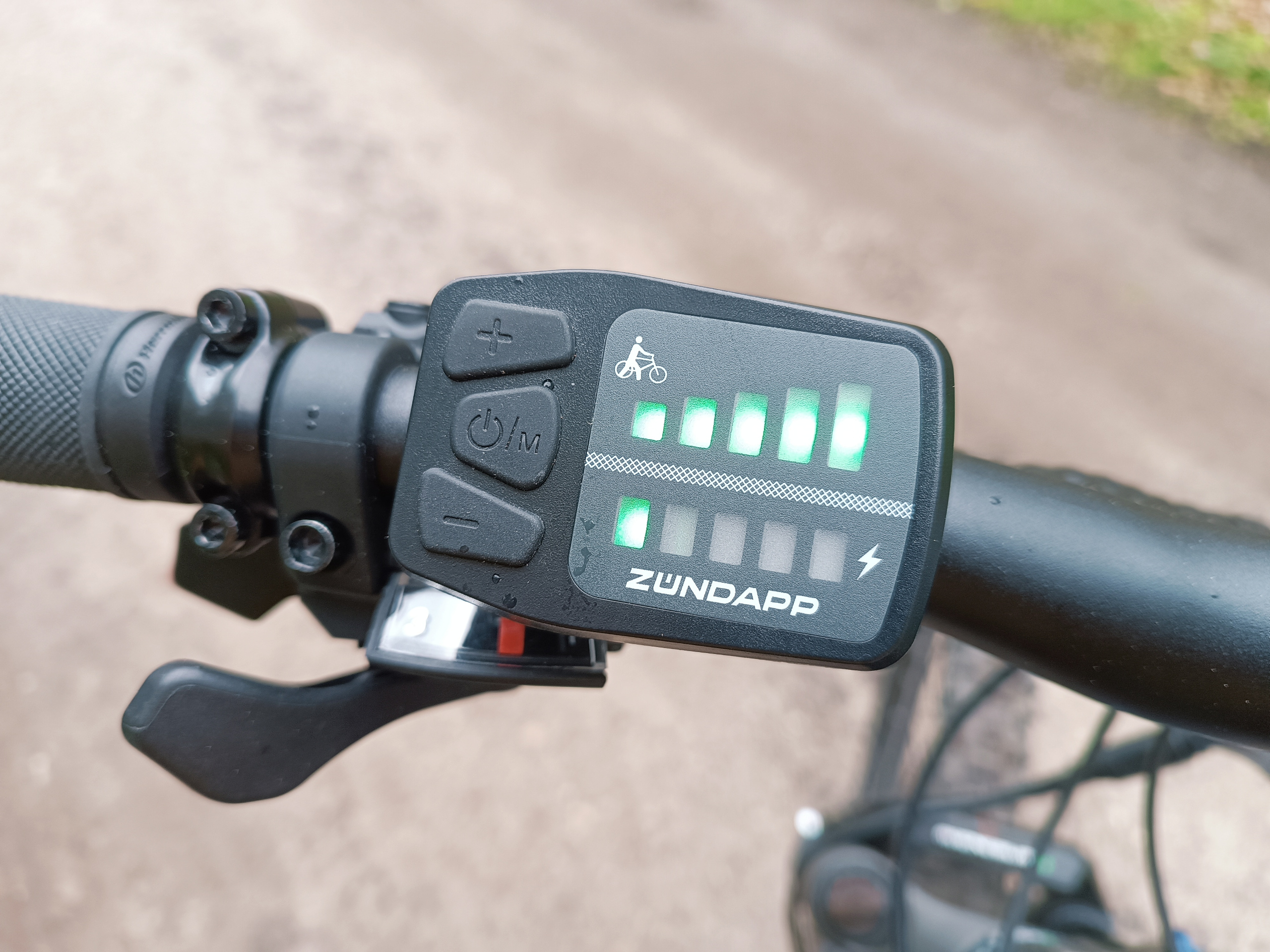 Die Bedienung beim Zündapp Z898 ist absolut intuitiv | Quelle: ebiketester24.de