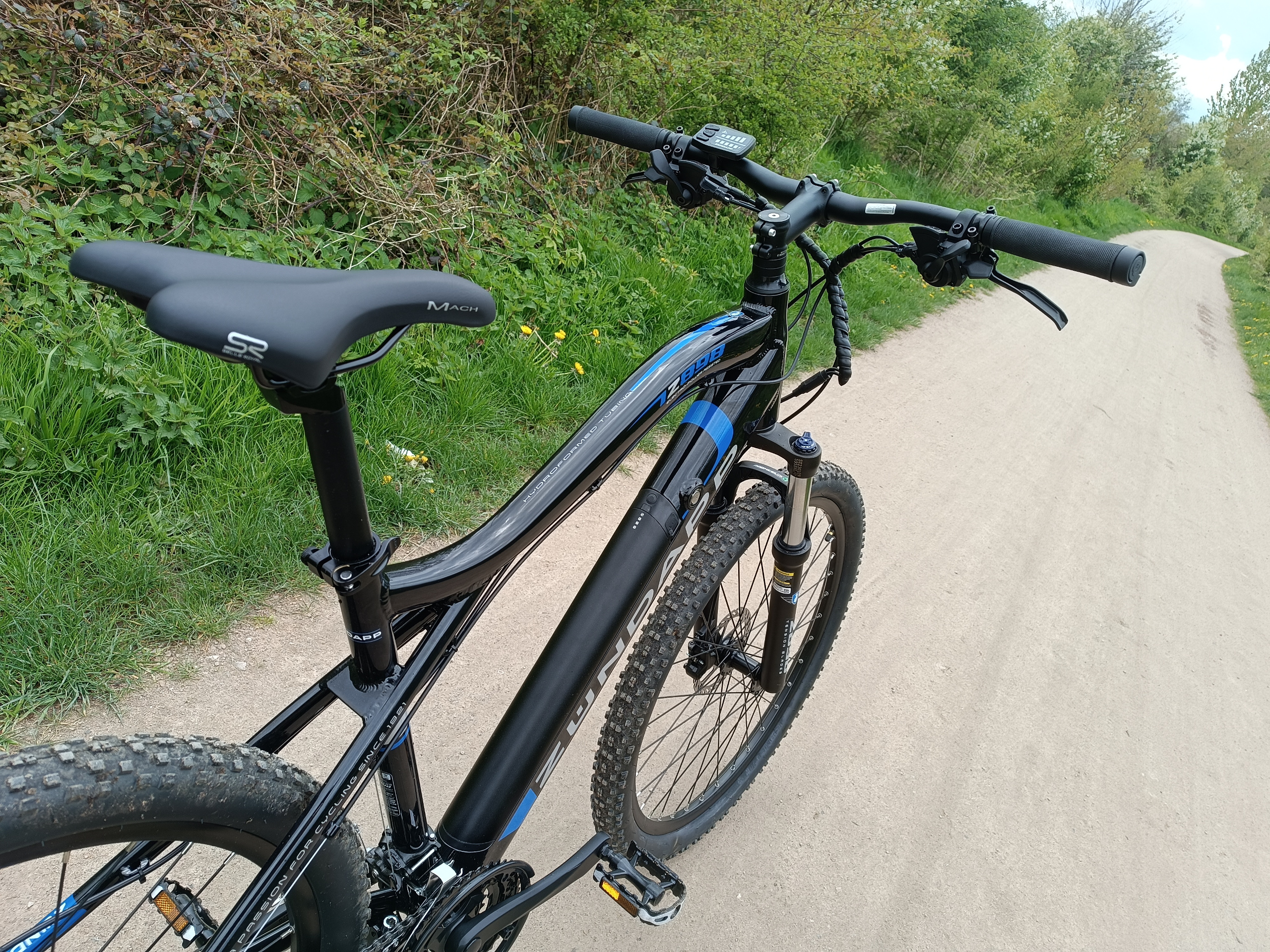 Das Cockpit wirkt beim Zündapp Z898 sehr aufgeräumt | Quelle: ebiketester24.de