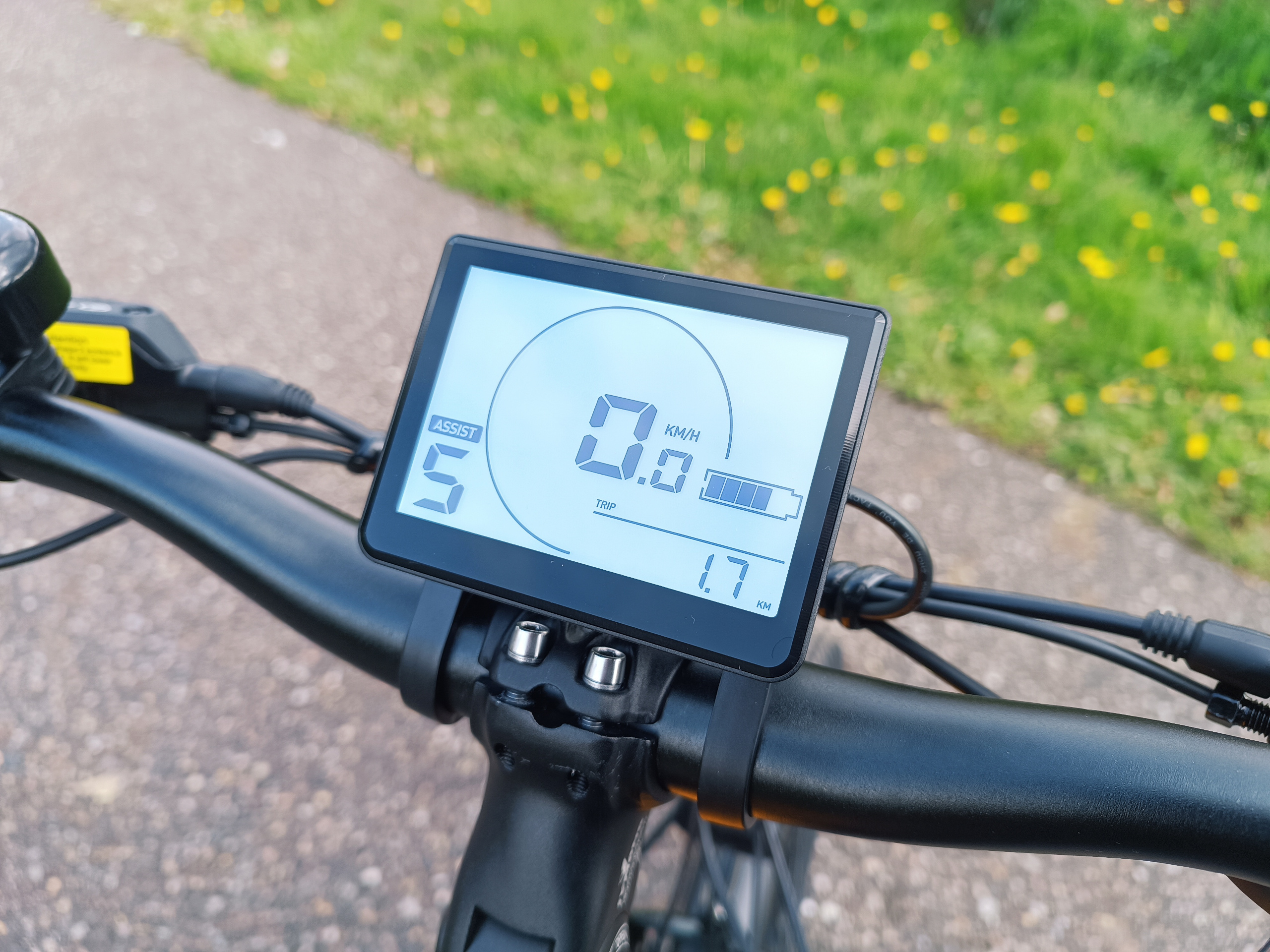 Auf dem Bordcomputer können alle wichtigen Infos abgelesen werden | Quelle: ebiketester24.de