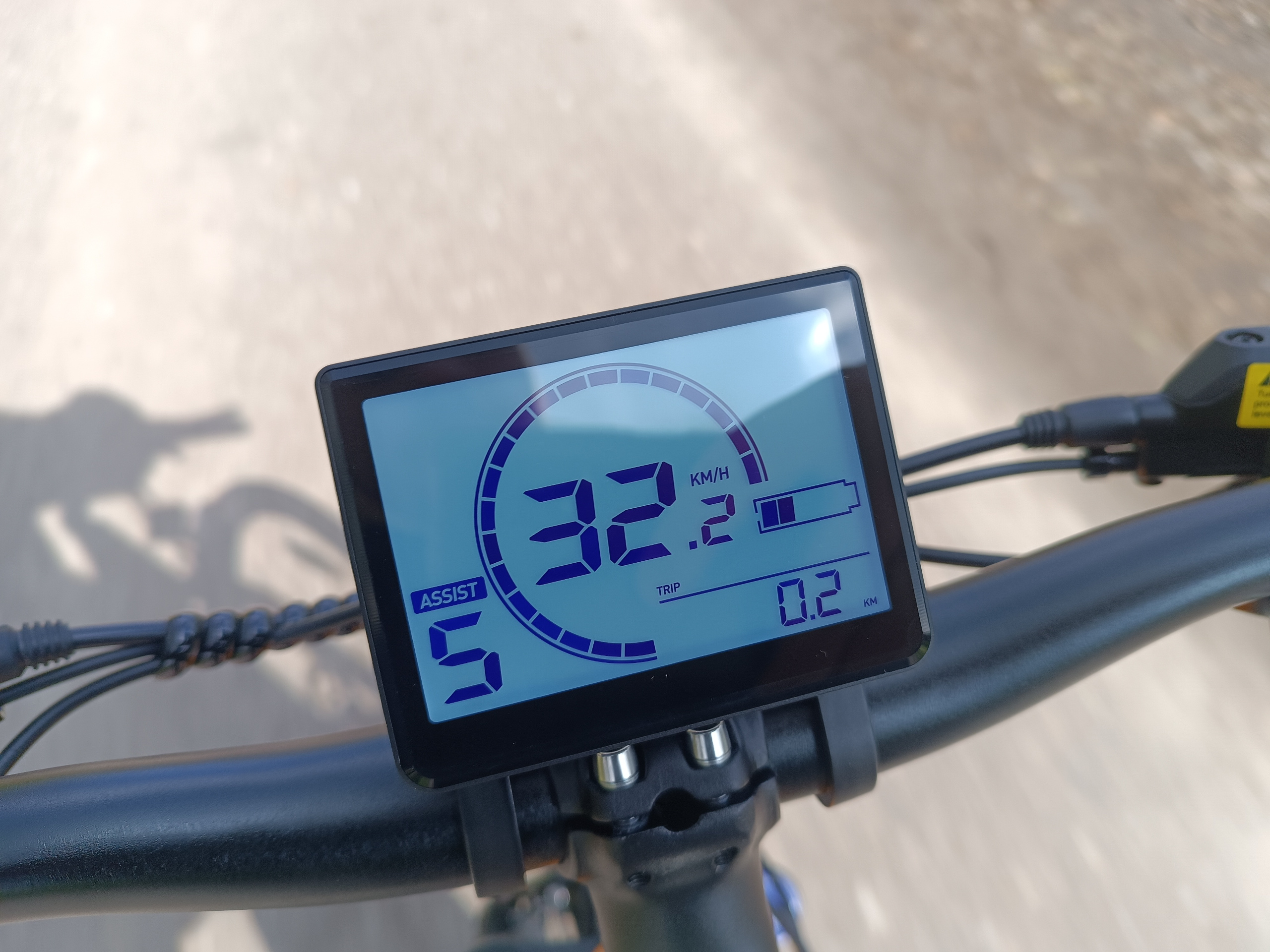 Das E-Bike kann sogar auf 32 km/h freigeschaltet werden | Quelle: ebiketester24.de