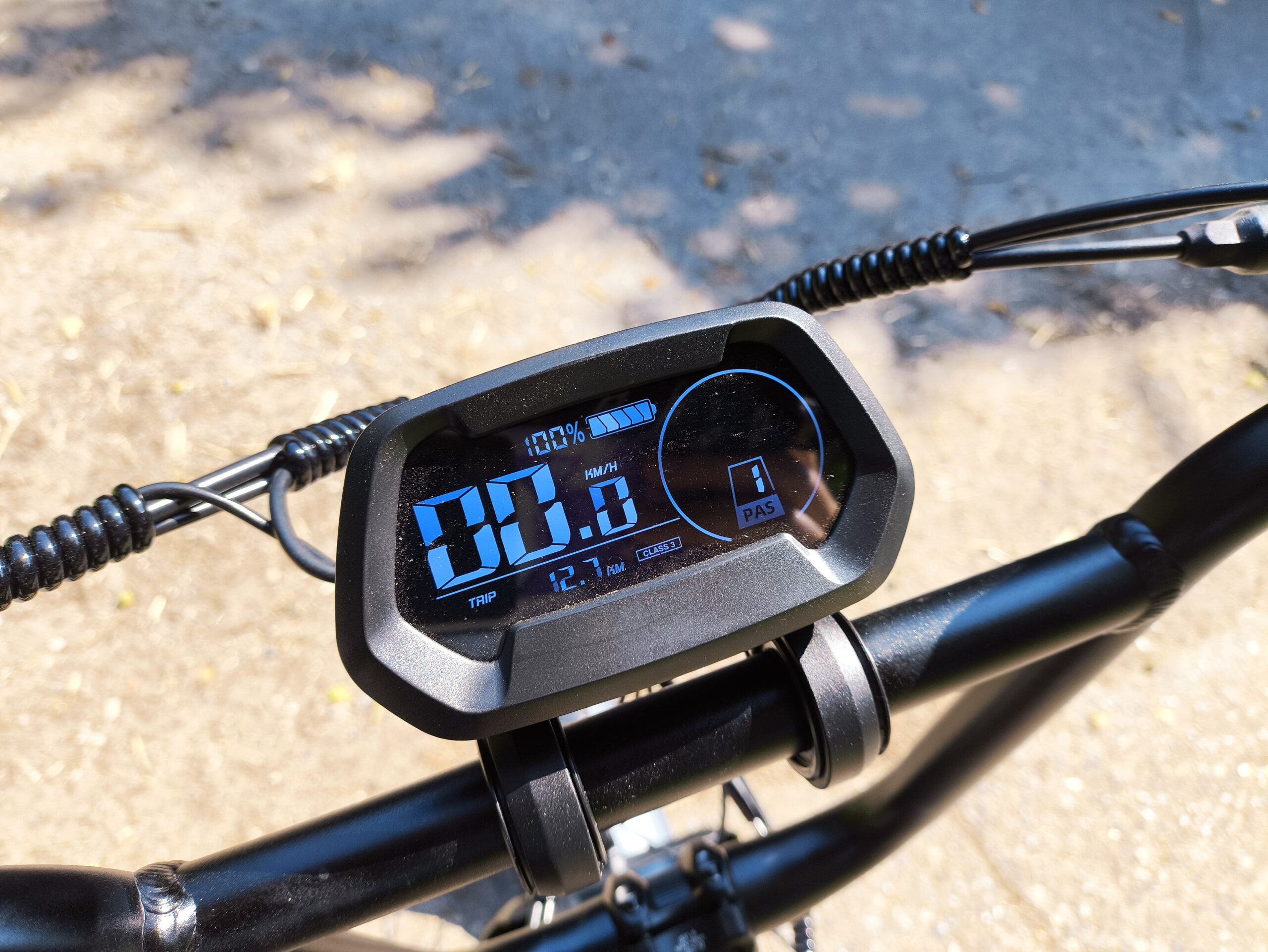 Auf dem LED-Display können alle wichtigen Infos abgelesen werden | Quelle: ebiketester24.de