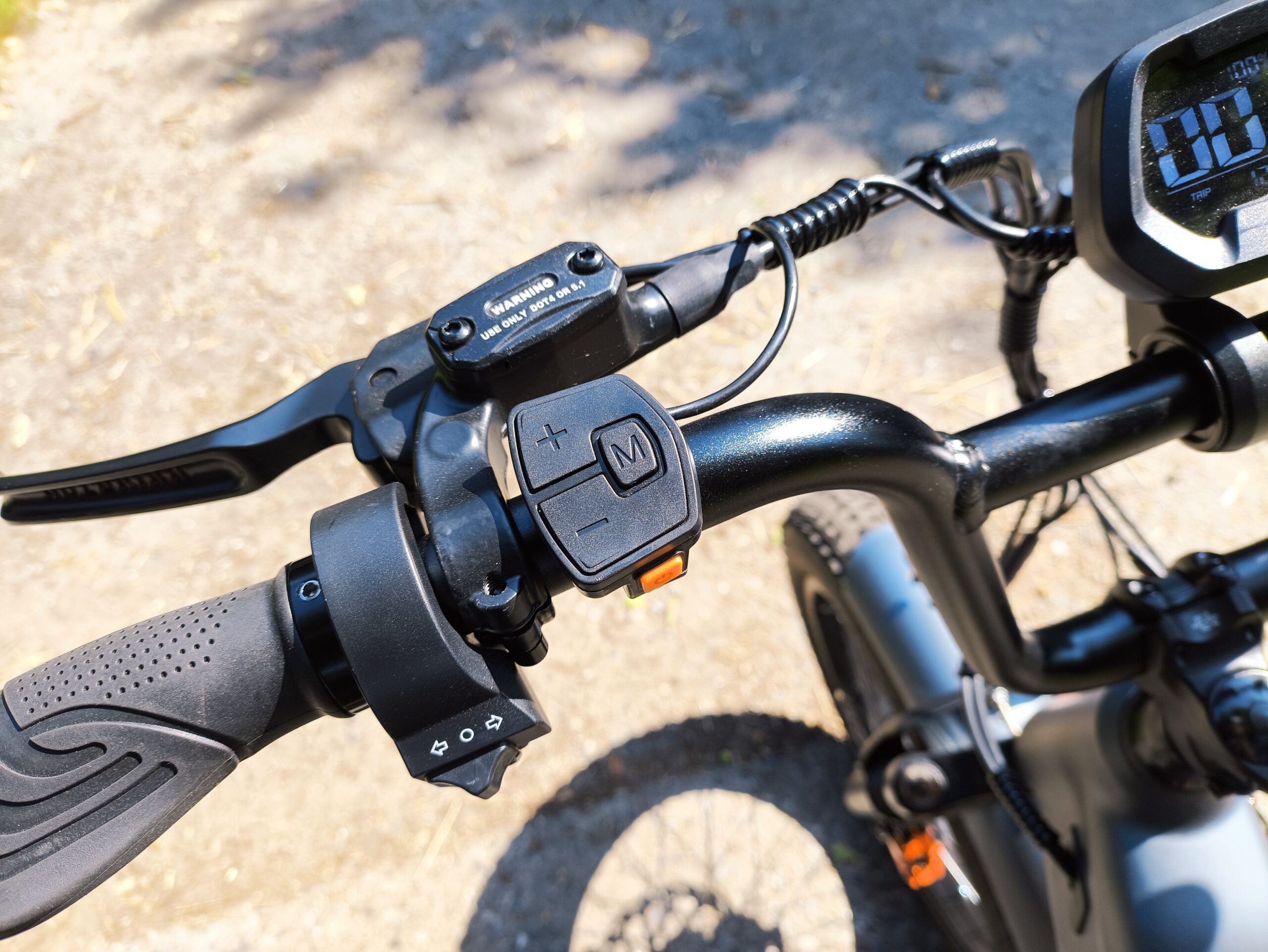 Intuitive Bedienung des Vakole SG20 E-Fatbikes | Quelle: ebiketester24.de