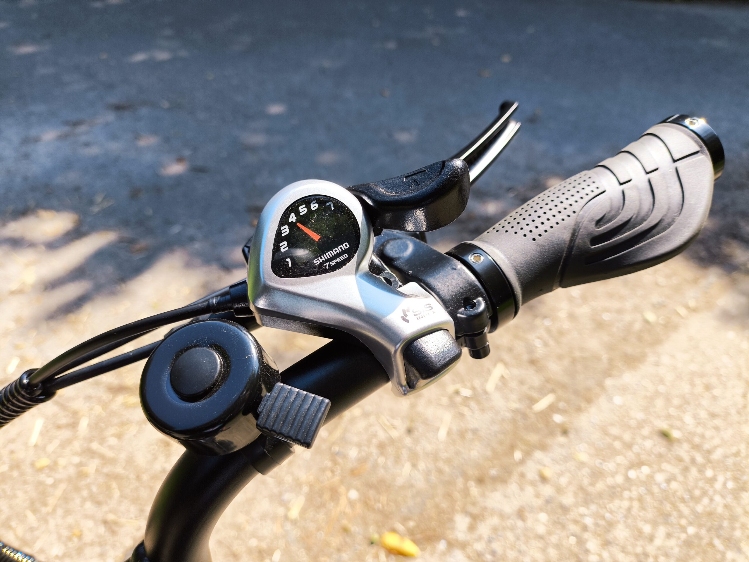 Die bequemen Griffe bieten einen tollen Halt | Quelle: ebiketester24.de